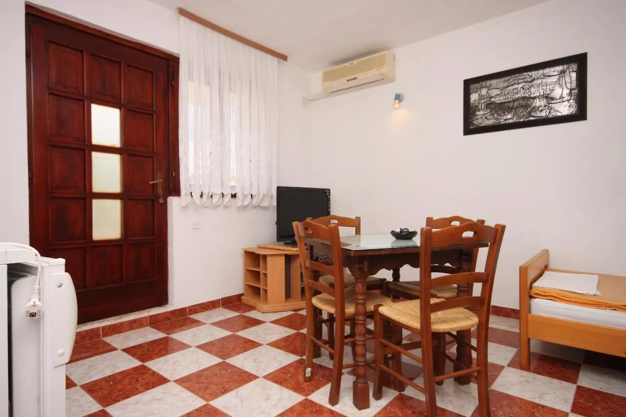Apartments With A Parking Space Starigrad, Paklenica - 6618 Croatia